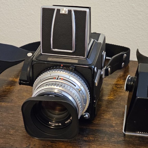 FILM TESTED Hasselblad 2000 fc/m medium format camera w/ 80mm f2.8 lens & finder - Picture 2 of 13
